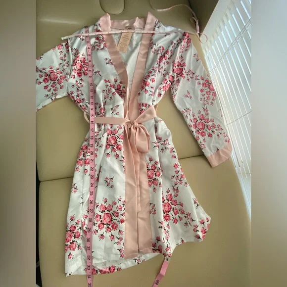 Morgan Lane- Satin Robe - Picture 4 of 8